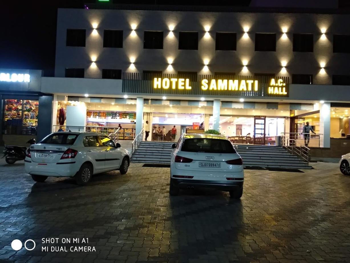 Hotel Sammati Kheda Buitenkant foto